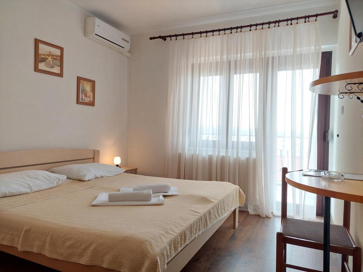 Pansion Klaudija Bed & Breakfast Crikvenica Exterior photo